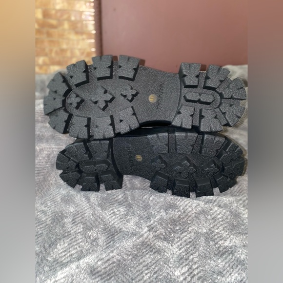 LEATHER PRADA BOOTS WITH POUCH ON THE SIDES ! - Picture 5 of 10